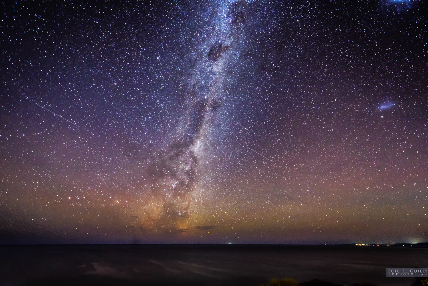 photograph of Milky Way rising over the Tasman Sea