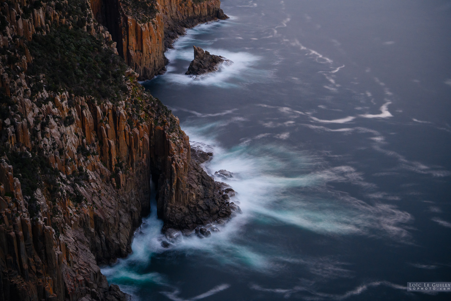 photograph of Swell and dolerite at Cape Raoul